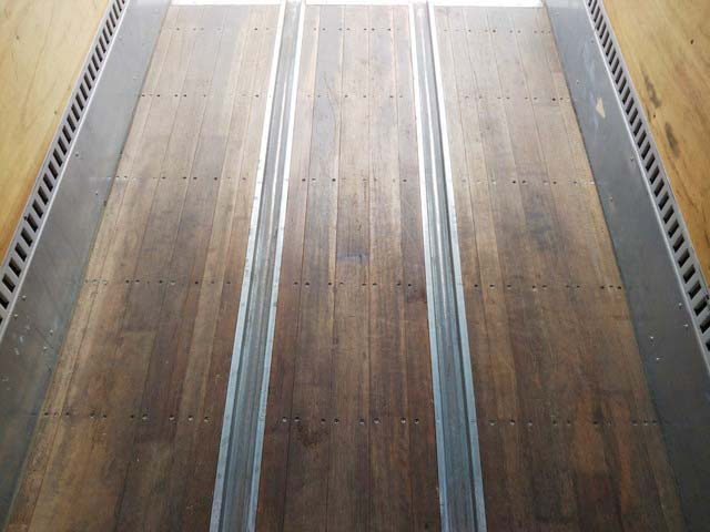 いすゞエルフパネルバン小型（2t・3t）[写真17]