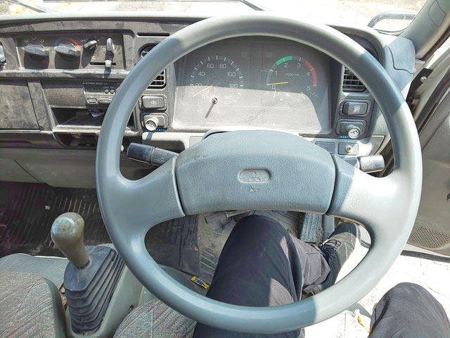 三菱ふそうキャンタークレーン4段小型（2t・3t）[写真28]