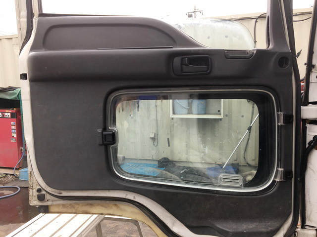 いすゞフォワードコンテナ専用車中型（4t）[写真25]