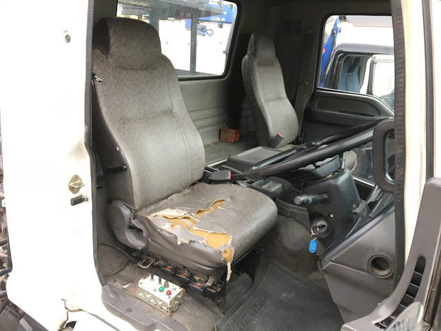 いすゞフォワードコンテナ専用車中型（4t）[写真28]