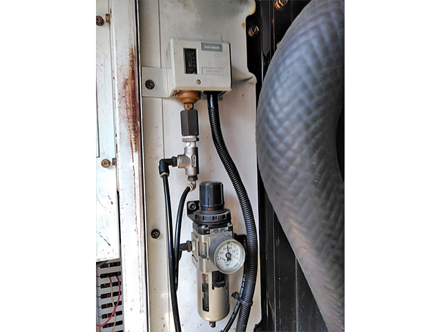 いすゞエルフ高圧洗浄車小型（2t・3t）[写真12]