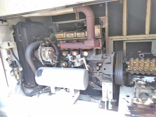 いすゞエルフ高圧洗浄車小型（2t・3t）[写真14]