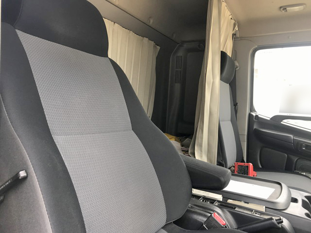 日野レンジャーユニック4段増トン（6t・8t）[写真20]