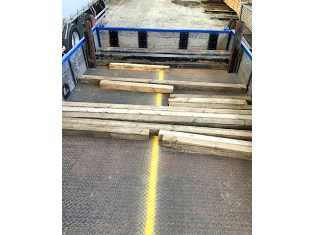 三菱ふそうスーパーグレート平ボディ大型（10t）[写真10]