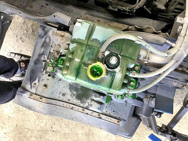 三菱ふそうスーパーグレート平ボディ大型（10t）[写真21]