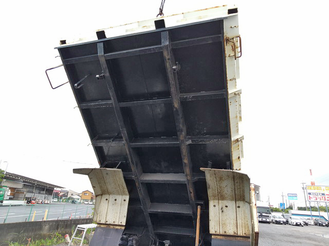 日野レンジャーダンプ・クレーン付中型（4t）[写真21]