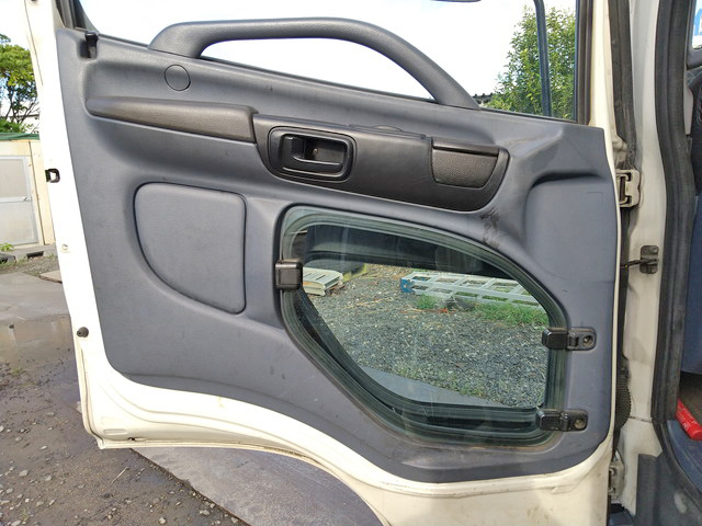 日野レンジャーダンプ・クレーン付中型（4t）[写真31]