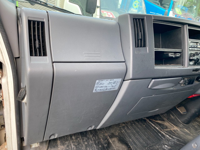 いすゞエルフアルミバン小型（2t・3t）[写真32]