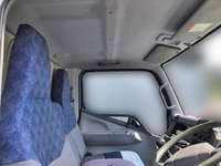 三菱ふそうキャンターガッツ平ボディ小型（2t・3t）[写真14]