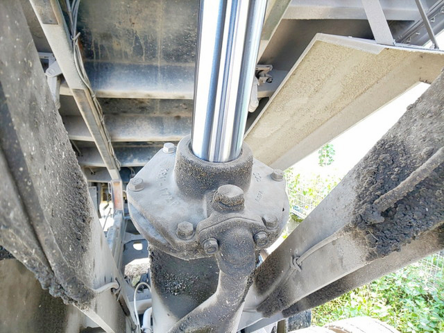 三菱ふそうスーパーグレートダンプ大型（10t）[写真16]