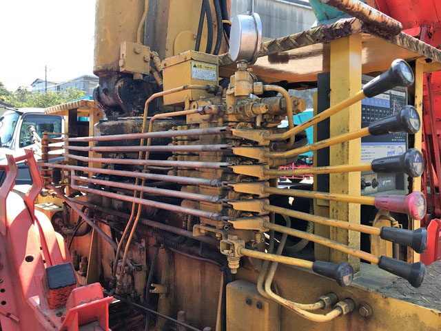 いすゞフォワードダンプ・クレーン付中型（4t）[写真14]