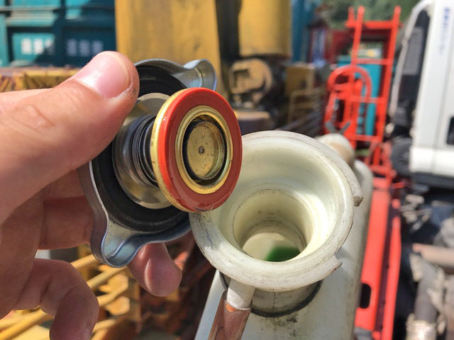 いすゞフォワードダンプ・クレーン付中型（4t）[写真16]