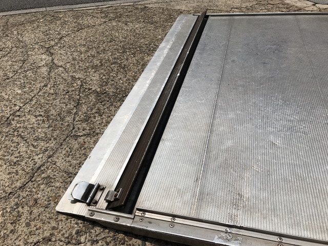 いすゞエルフアルミバン小型（2t・3t）[写真14]