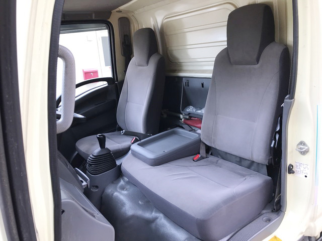 いすゞエルフ冷凍車（冷蔵車）小型（2t・3t）[写真30]