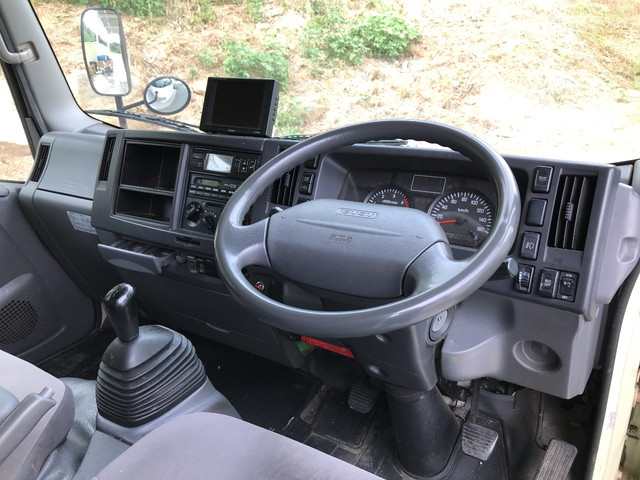 いすゞエルフ冷凍車（冷蔵車）小型（2t・3t）[写真34]