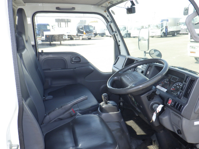 いすゞエルフ冷凍車（冷蔵車）小型（2t・3t）[写真18]