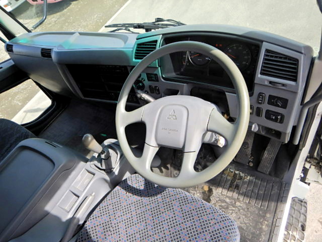 三菱ふそうファイター平ボディ中型（4t）[写真11]