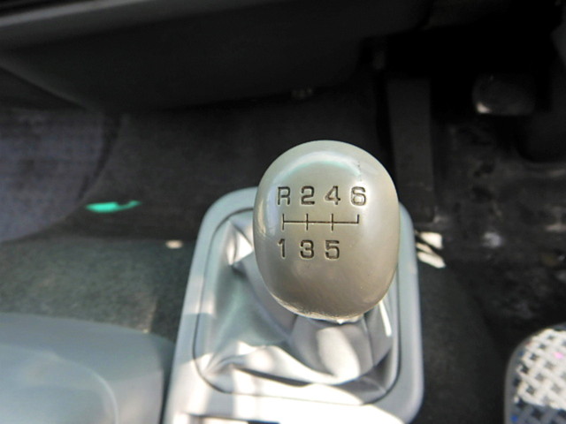 三菱ふそうファイター平ボディ中型（4t）[写真18]