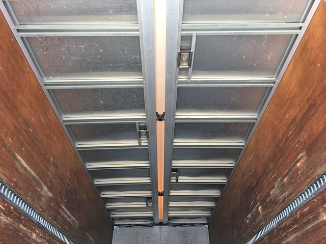 いすゞフォワードアルミウイング中型（4t）[写真14]