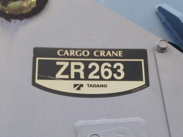 いすゞエルフクレーン3段小型（2t・3t）[写真10]