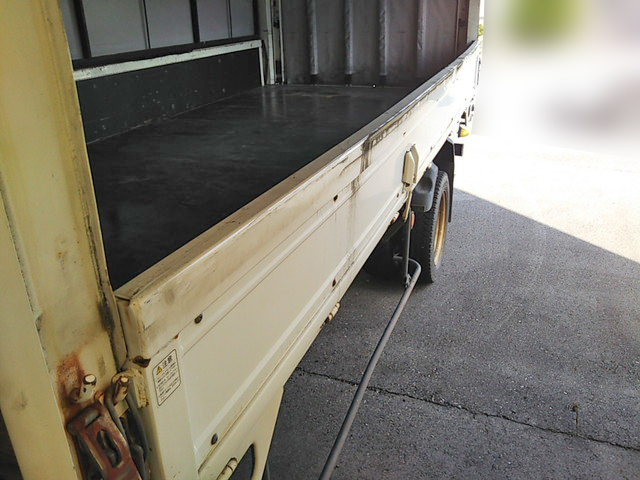 日産アトラス幌ウイング小型（2t・3t）[写真16]