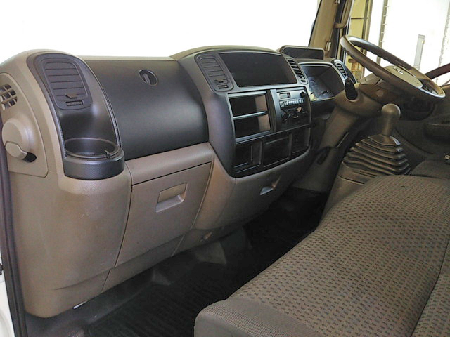 日産アトラス幌ウイング小型（2t・3t）[写真32]