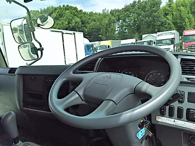 三菱ふそうファイター平ボディ中型（4t）[写真16]