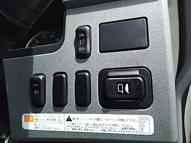 三菱ふそうファイター平ボディ中型（4t）[写真18]