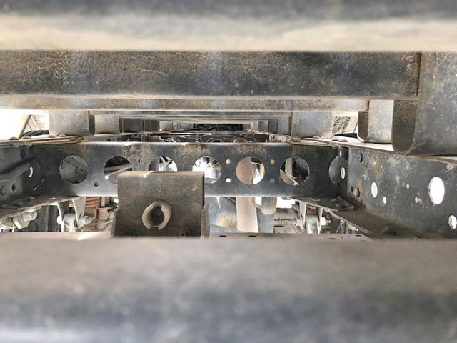 いすゞエルフ平ボディ小型（2t・3t）[写真12]