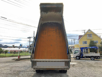 UDトラックスクオンダンプ大型（10t）[写真10]