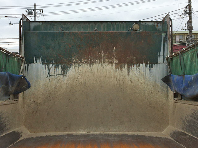 UDトラックスクオンダンプ大型（10t）[写真14]