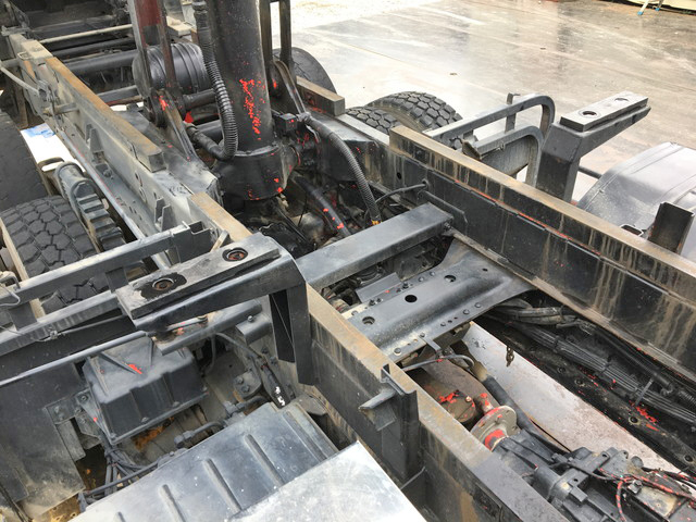 UDトラックスクオンダンプ大型（10t）[写真18]