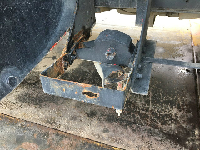 UDトラックスクオンダンプ大型（10t）[写真19]