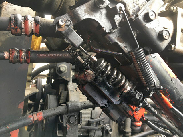 UDトラックスクオンダンプ大型（10t）[写真26]