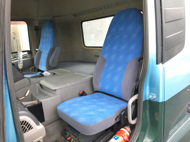 UDトラックスクオンダンプ大型（10t）[写真31]