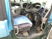 UDトラックスクオンダンプ大型（10t）[写真32]