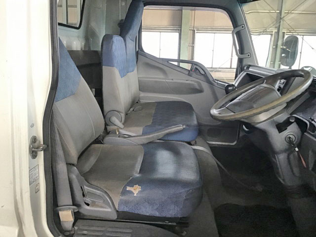 三菱ふそうキャンター平ボディ小型（2t・3t）[写真26]
