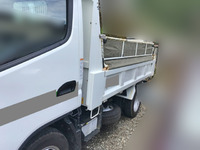三菱ふそうキャンターダンプ小型（2t・3t）[写真09]