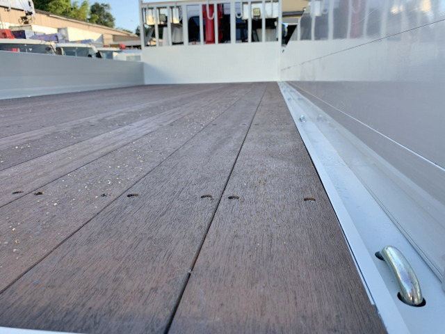 三菱ふそうファイターユニック4段増トン（6t・8t）[写真11]