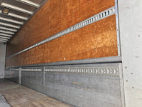 いすゞギガアルミウイング大型（10t）[写真10]