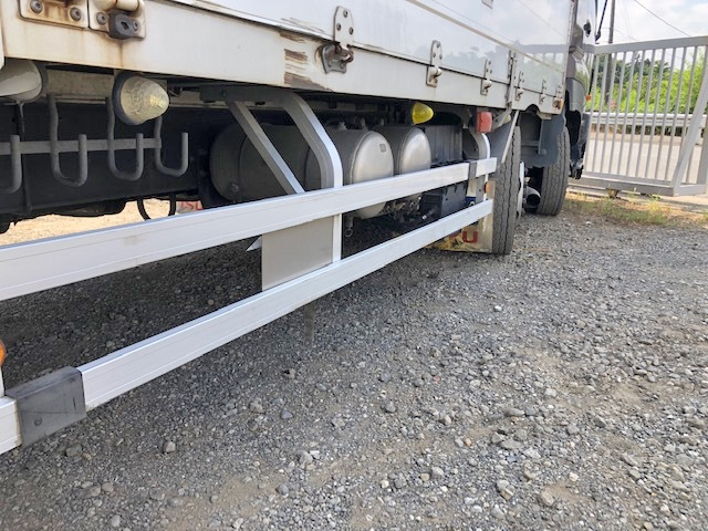 いすゞギガアルミウイング大型（10t）[写真15]