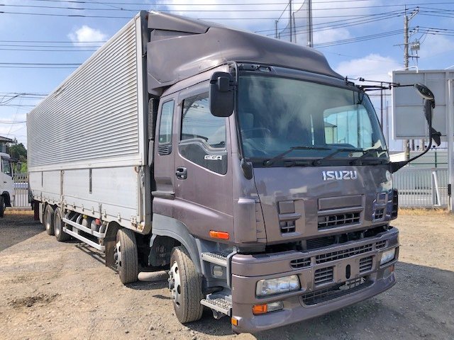 いすゞギガアルミウイング大型（10t）[写真03]