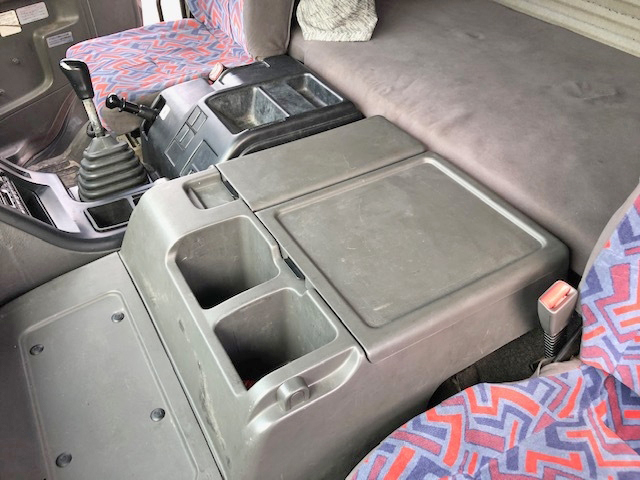 いすゞギガアルミウイング大型（10t）[写真30]