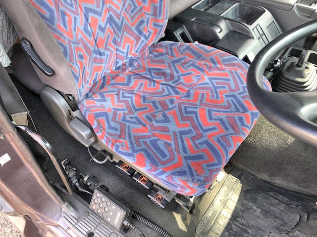 いすゞギガアルミウイング大型（10t）[写真32]