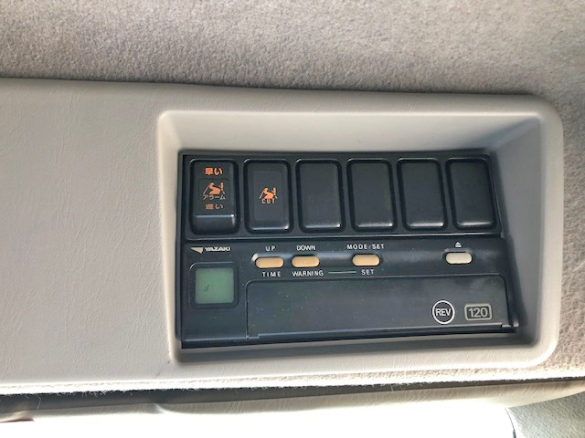 いすゞギガアルミウイング大型（10t）[写真36]