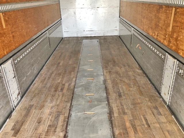 いすゞギガアルミウイング大型（10t）[写真08]