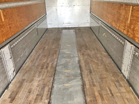 いすゞギガアルミウイング大型（10t）[写真08]