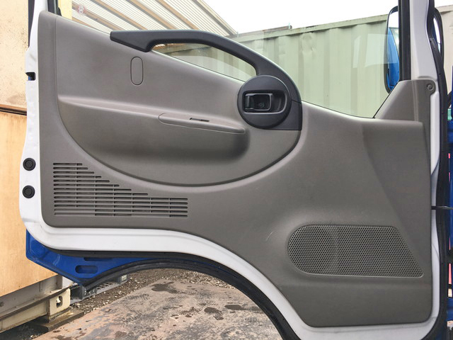 日産アトラス平ボディ小型（2t・3t）[写真28]