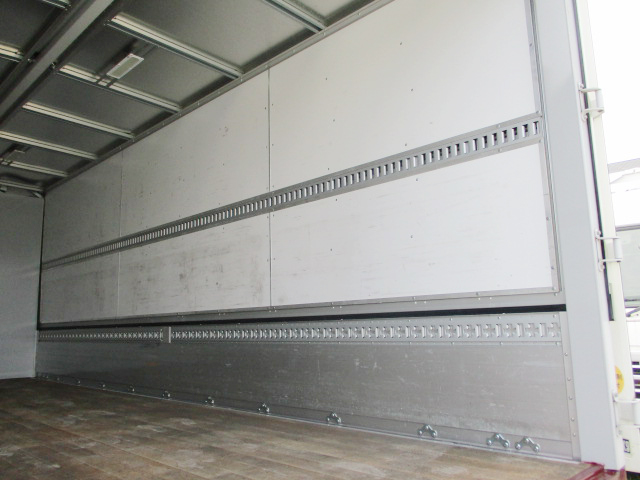 三菱ふそうファイターアルミウイング増トン（6t・8t）[写真16]