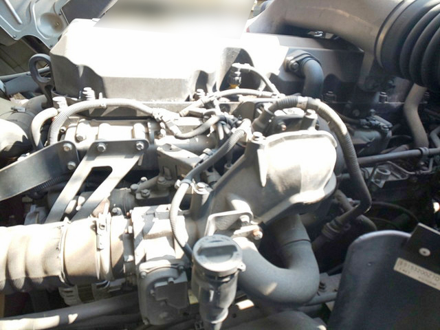 UDトラックスクオントレーラーヘッド（トラクターヘッド）大型（10t）[写真11]